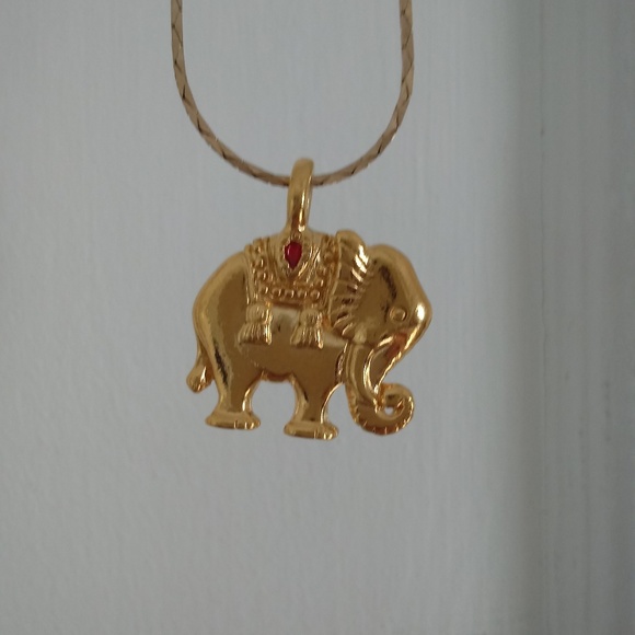 Elephant Necklace - Picture 2 of 3